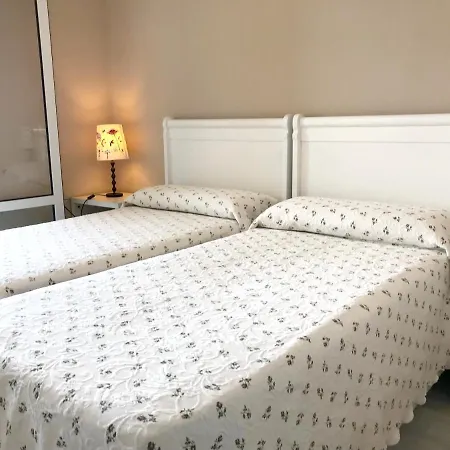 펜션 Comfortable House In With Pool 데니아