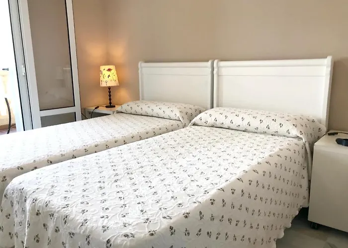 펜션 Comfortable House In With Pool 데니아