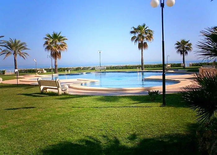 Comfortable House In With Pool * 데니아
